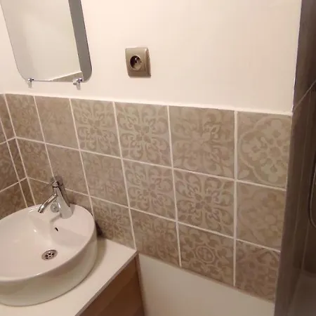 26m2 Centre Renove Avec Parking Prive Appartement *