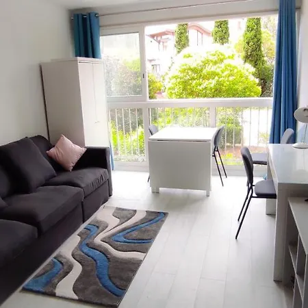 26m2 Centre Renove Avec Parking Prive *