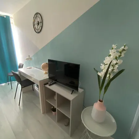 Appartement 26m2 Centre Renove Avec Parking Prive